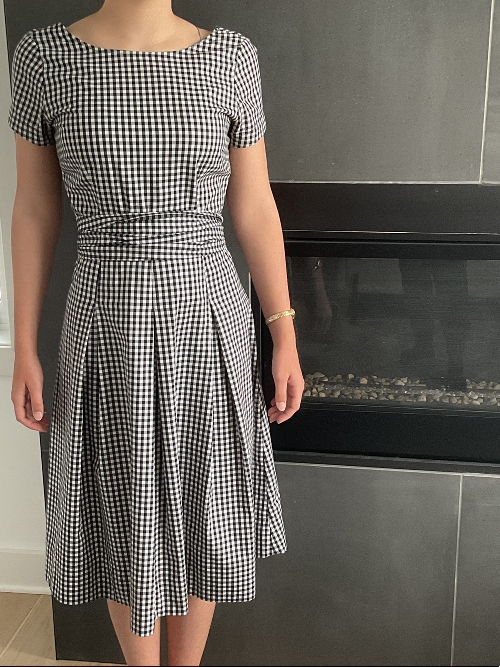 Midi dress with gingham pattern. Size M. in excellent condition.